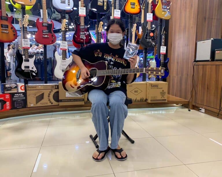 ลูกค้าที่ซื้อ Fender x Kyser Quick-Change Electric Guitar Capo คาโป้