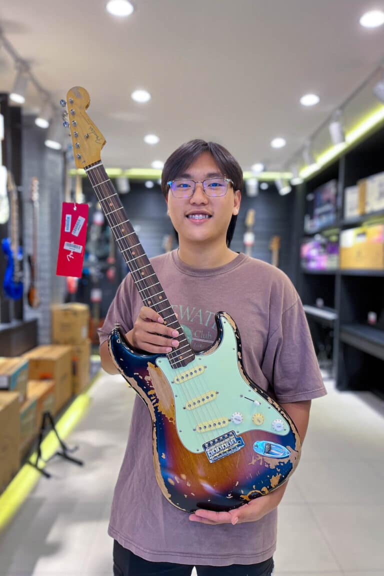 ลูกค้าที่ซื้อ Fender Mike McCready Stratocaster กีตาร์ไฟฟ้า