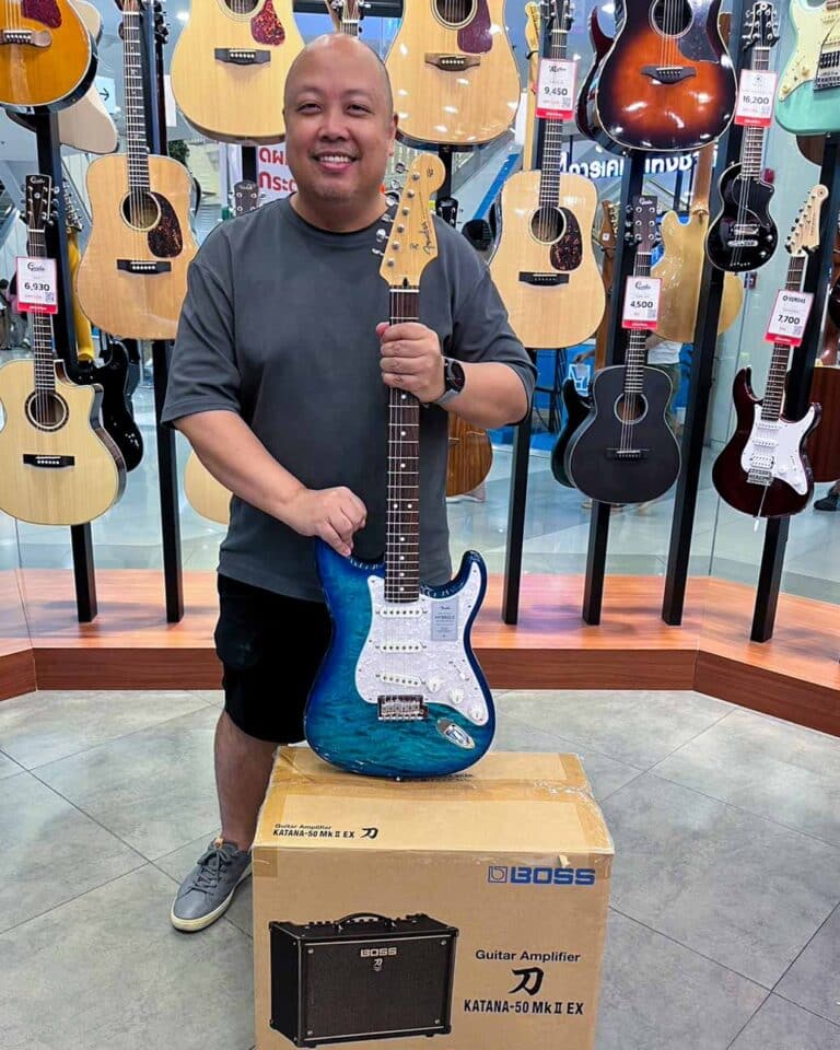 ลูกค้าที่ซื้อ Fender 2024 Collection Hybrid II Stratocaster Quilt กีตาร์ไฟฟ้า