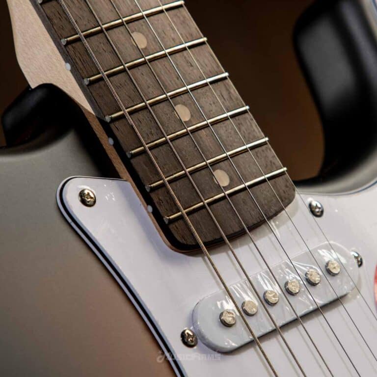 - Squier Debut Strat LRL WPG 2TS ขายราคาพิเศษ